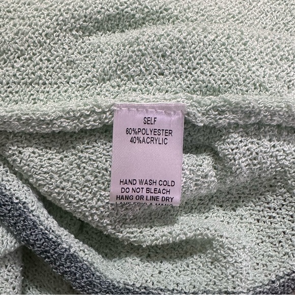 NWOT NEW Easel Smile Smiley 😃 Face Oversized Sweater - Picture 5 of 8